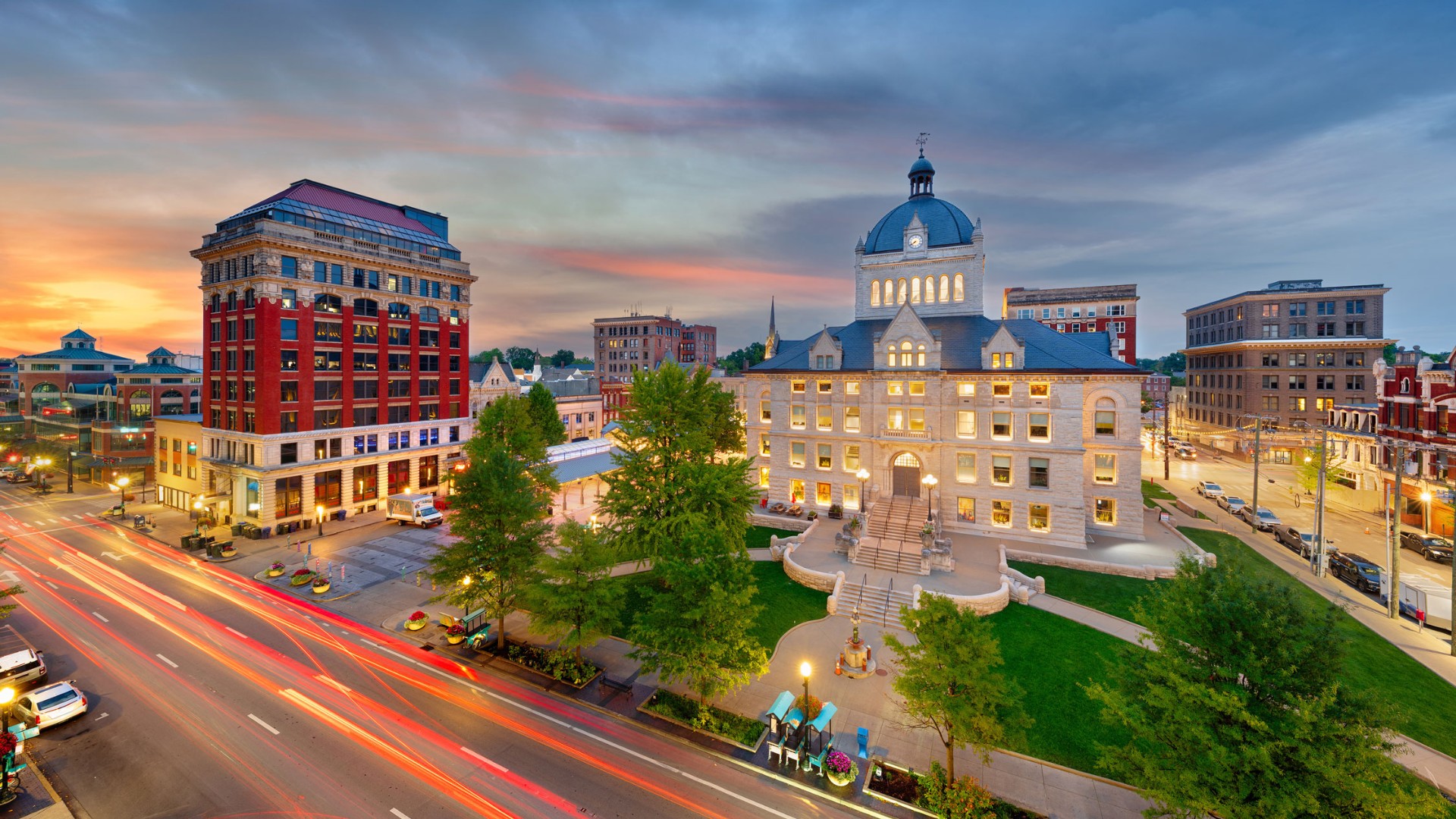 Downtown Lexington, KY courthouse at dusk